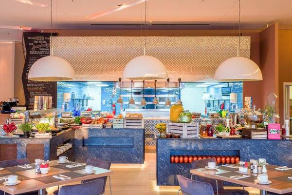Radisson Blu Gautrain – Central One Restaurant photo 4